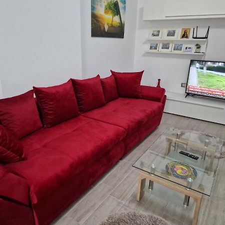 Red.96 Apartment Navodari Luaran gambar