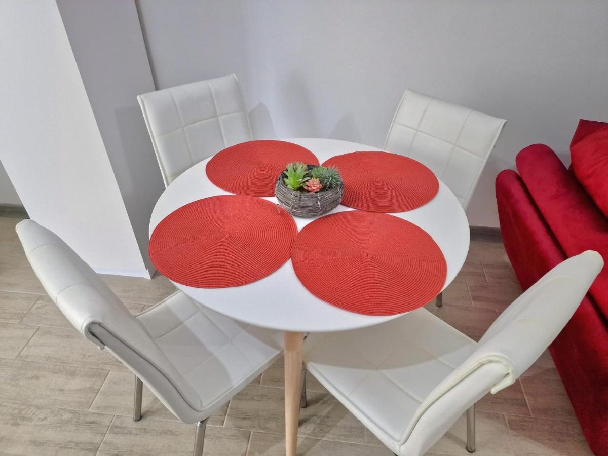 Red.96 Apartment Navodari Luaran gambar